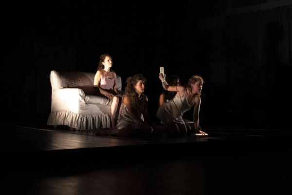 Scene image - Bashkim Alaj, Giorgia Cocozza, Barbara Petti, Maria Rosaria Ponzetta, Ilire Vinca, Andjelka Vulic