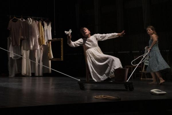 Scene image - Bashkim Alaj, Giorgia Cocozza, Barbara Petti, Maria Rosaria Ponzetta, Ilire Vinca, Andjelka Vulic